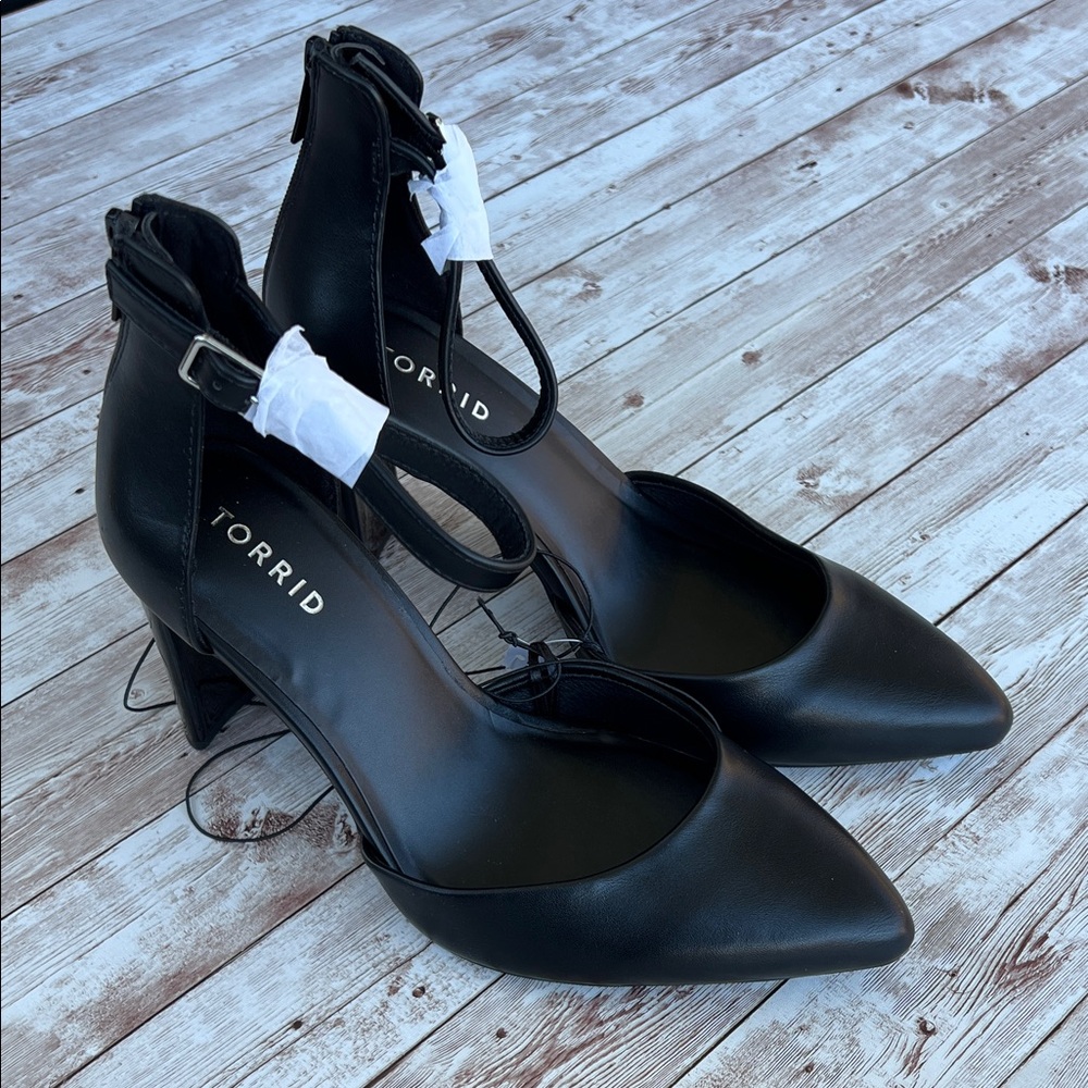 Torrid Black Pointed Toe Heels 9.5WW